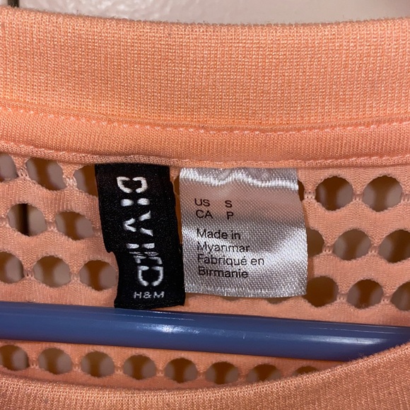 Divided H&M Small Peach Oversized Mesh Short Sleeve Tee - Picture 2 of 10